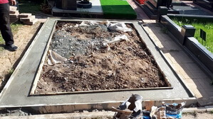 Фотографии процесса работы позволят вам быть уверенными, что ваш бетонный цоколь имеет армировку и обещанные сваи